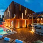 quầy bar trên bể bơi khách sạn Agel hotels beach đà nẵng th travel